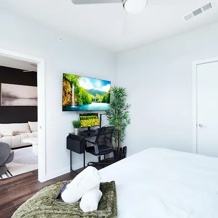 Cozy 1Br-W Parking & Pool, Near Rvrwlk & Conv Ctr Apartment